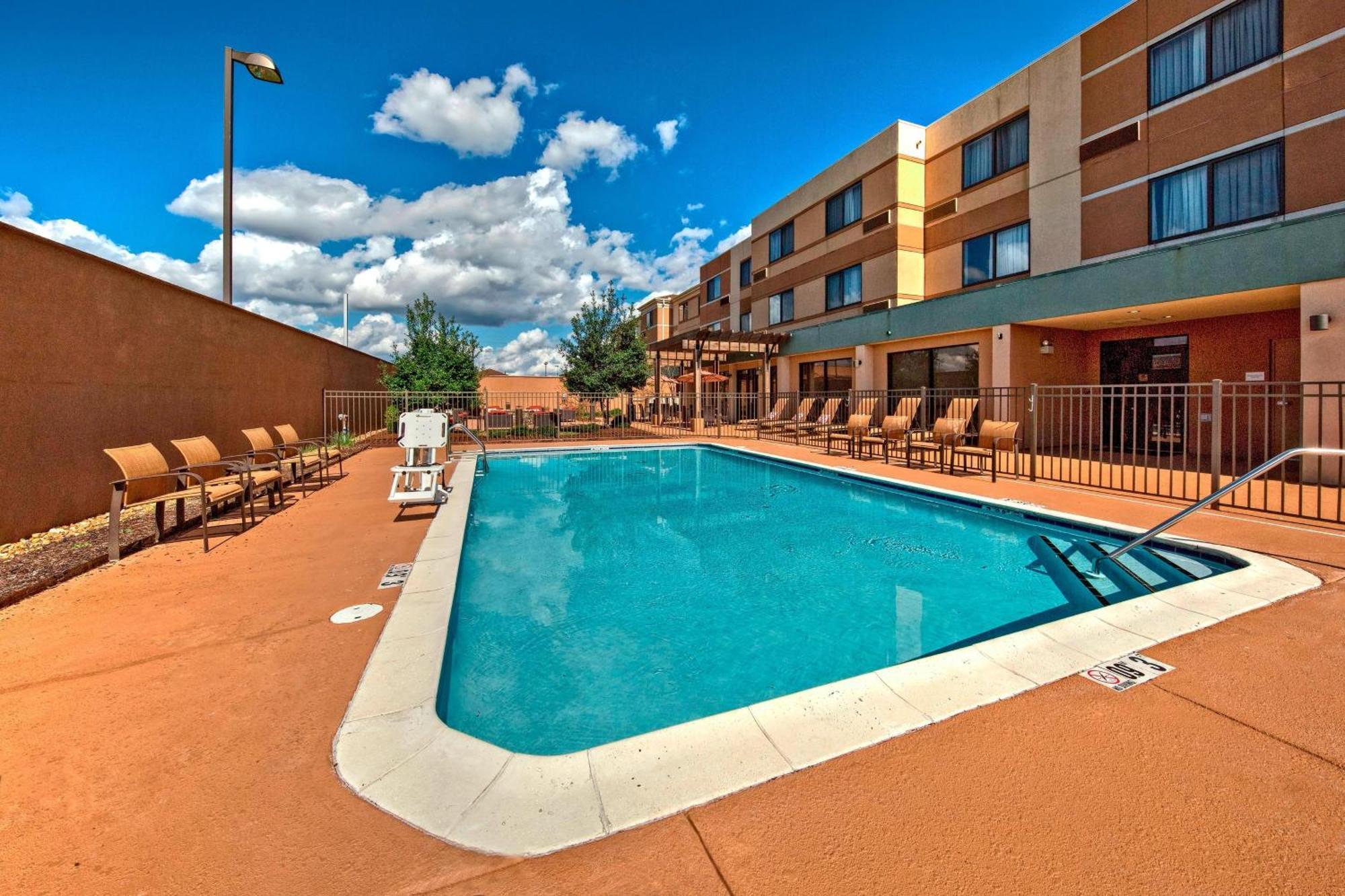 Hotel Courtyard By Marriott 4*