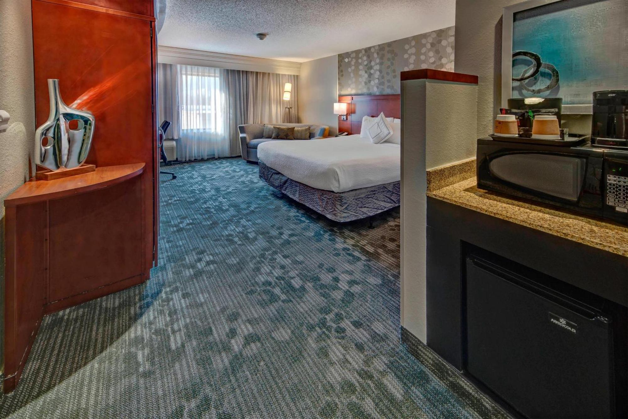 Courtyard By Marriott 4*