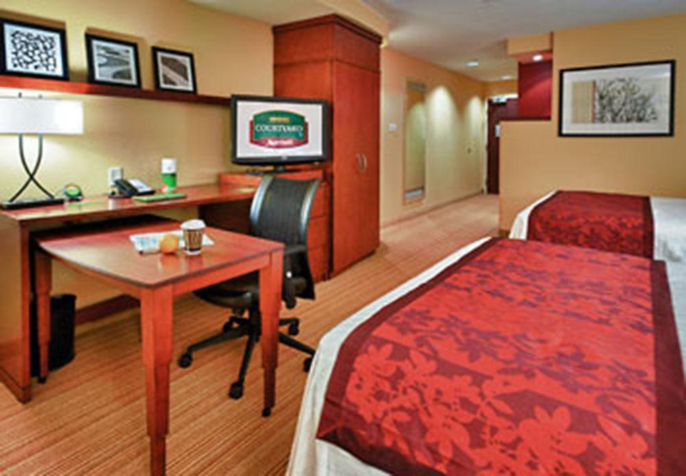 Hotel Courtyard By Marriott Alexandria